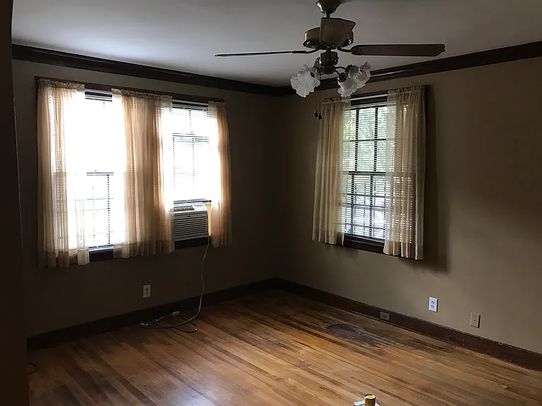 2289 Monroe Ave — Photo 4