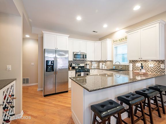 3rd image of 3306 N Clifton Ave APT 2N