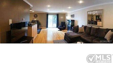 2nd image of 12801 Moorpark St Unit 115