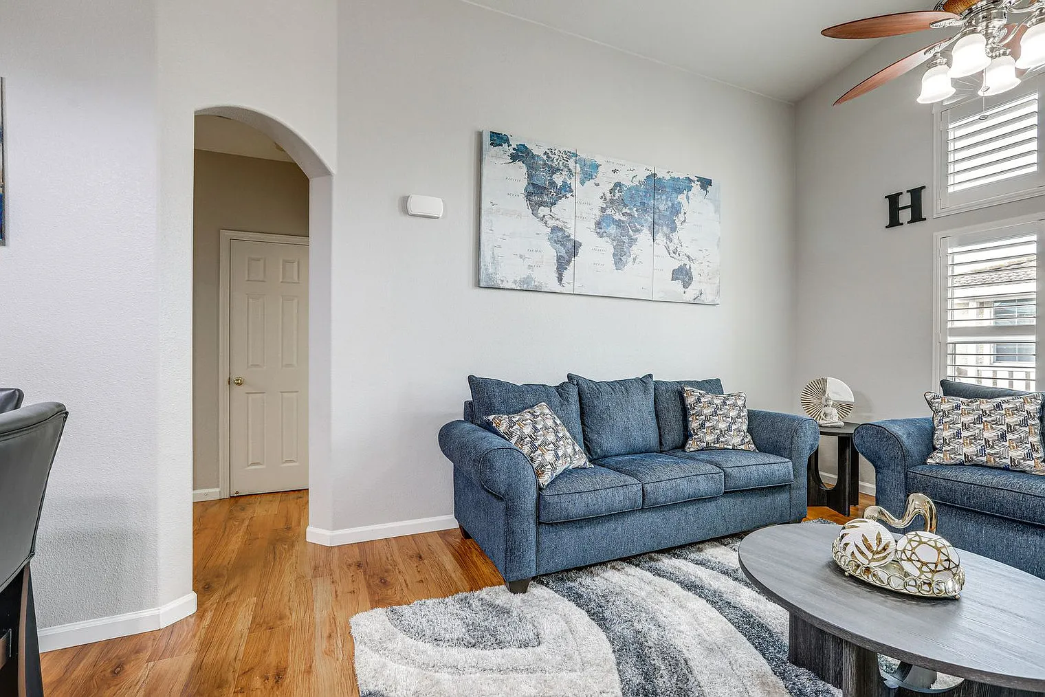 2 bed, 2.0 bath, 1237 sqft, $3,526 — Photo 2