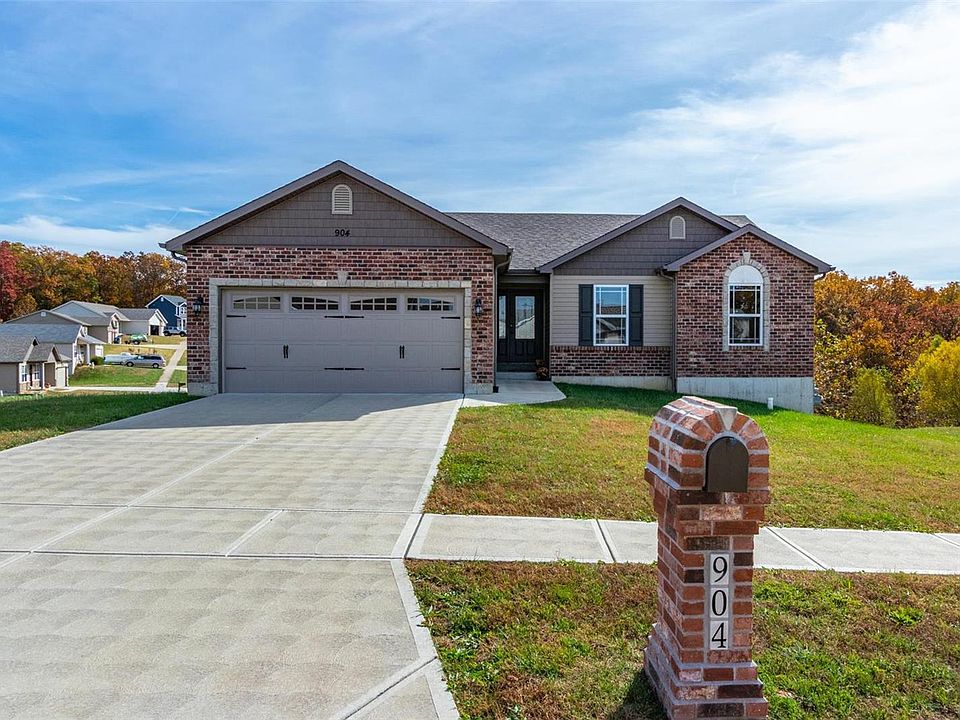 1st image of 904 Hawks Circle Dr
