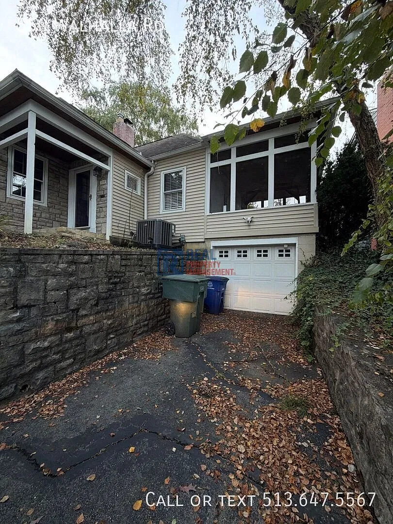 Charming 3-Bedroom, 2-Bath Home with Plenty of Room to Spread Out! — Photo 2
