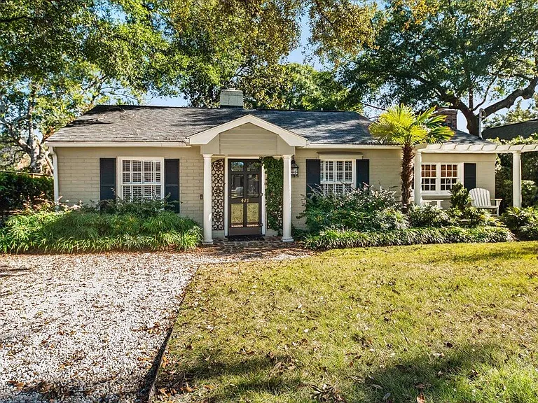 421 McCants Dr — Photo 2