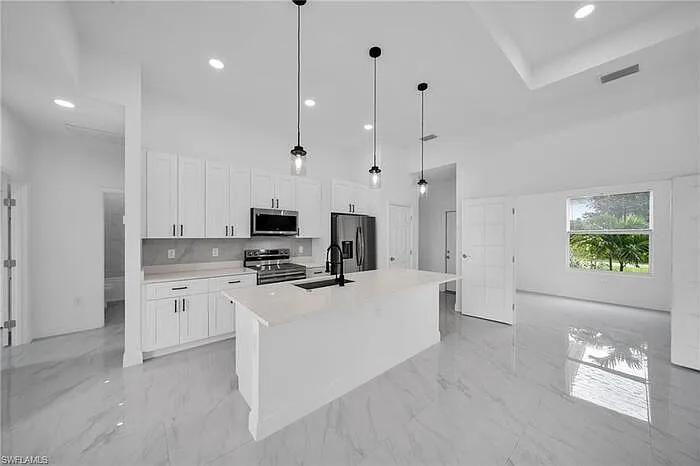 438 Poplar St — Photo 5