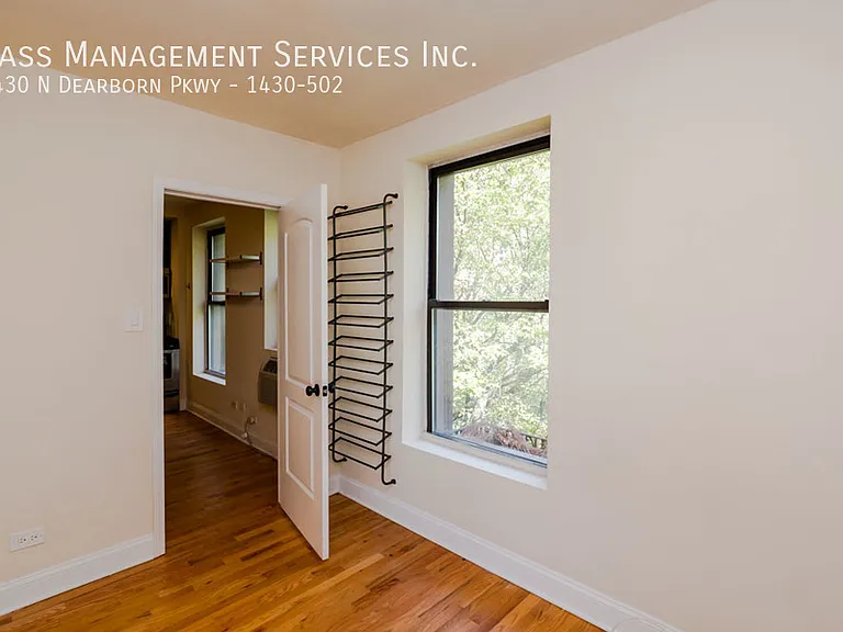 1430 N Dearborn Pkwy — Photo 102
