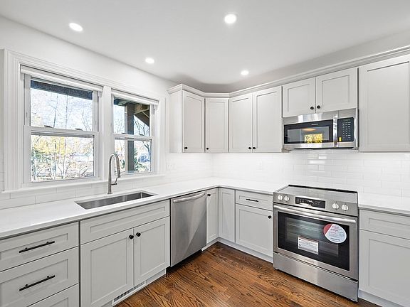 5th image of 302 Pine St #1