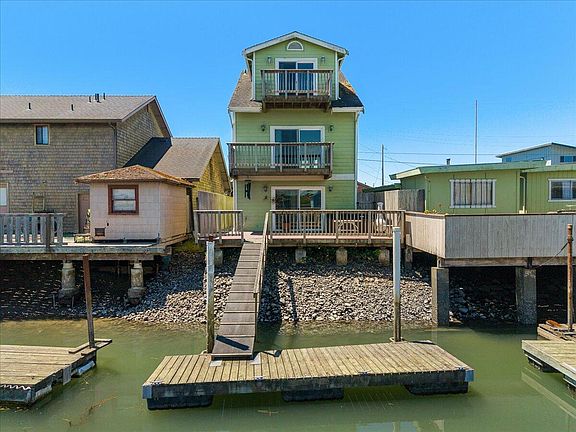 2nd image of 14 Crab St