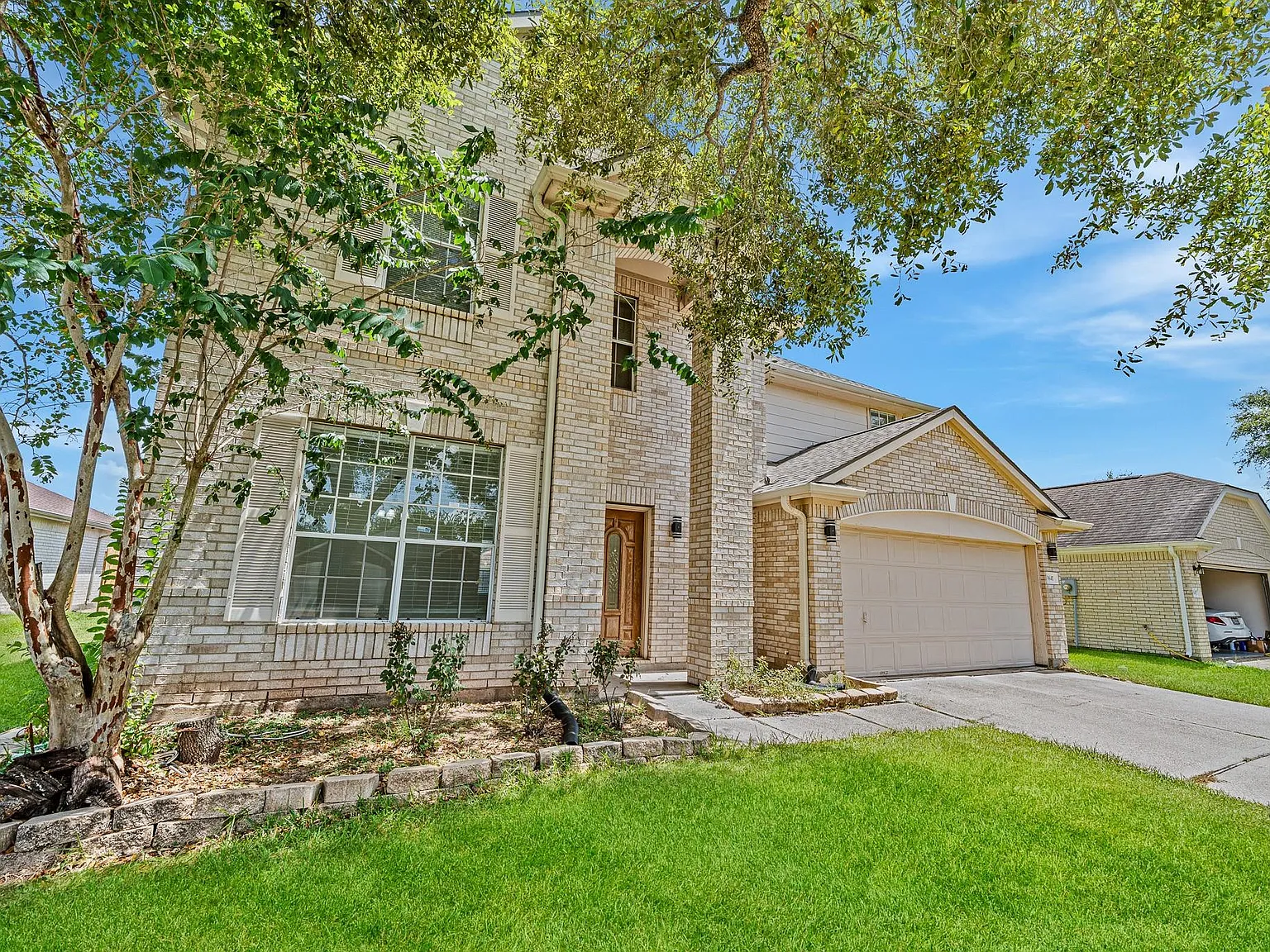 5 bed, 2.5 bath, 2844 sqft, $2,500 — Photo 3