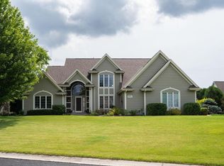W134N6794 Wild Rose Ct, Menomonee Falls, WI