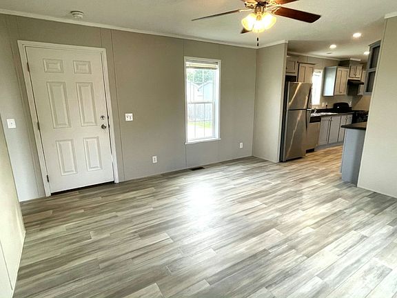 3rd image of 473 Linda Ln