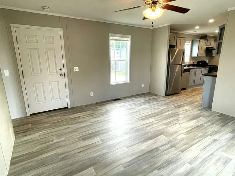 473 Linda Ln — Photo 3