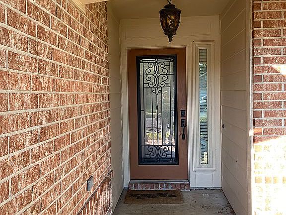 3rd image of 114 Portsmouth Cir