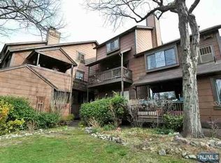 231 Sunset Ky, Secaucus, NJ 07094