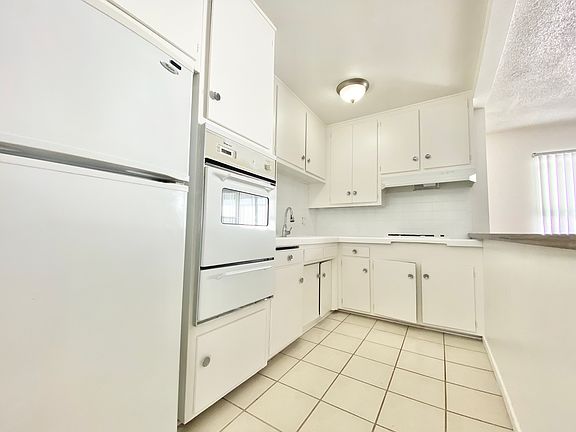 2nd image of 3718 Mentone Ave #9A