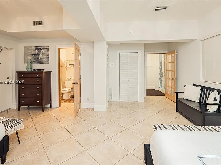 302 Balboa St — Photo 37