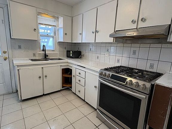 3rd image of 693 Bruce Ave