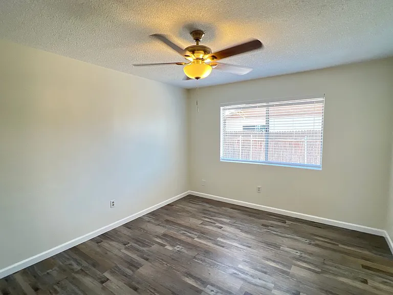 10917 Cave Ave — Photo 17
