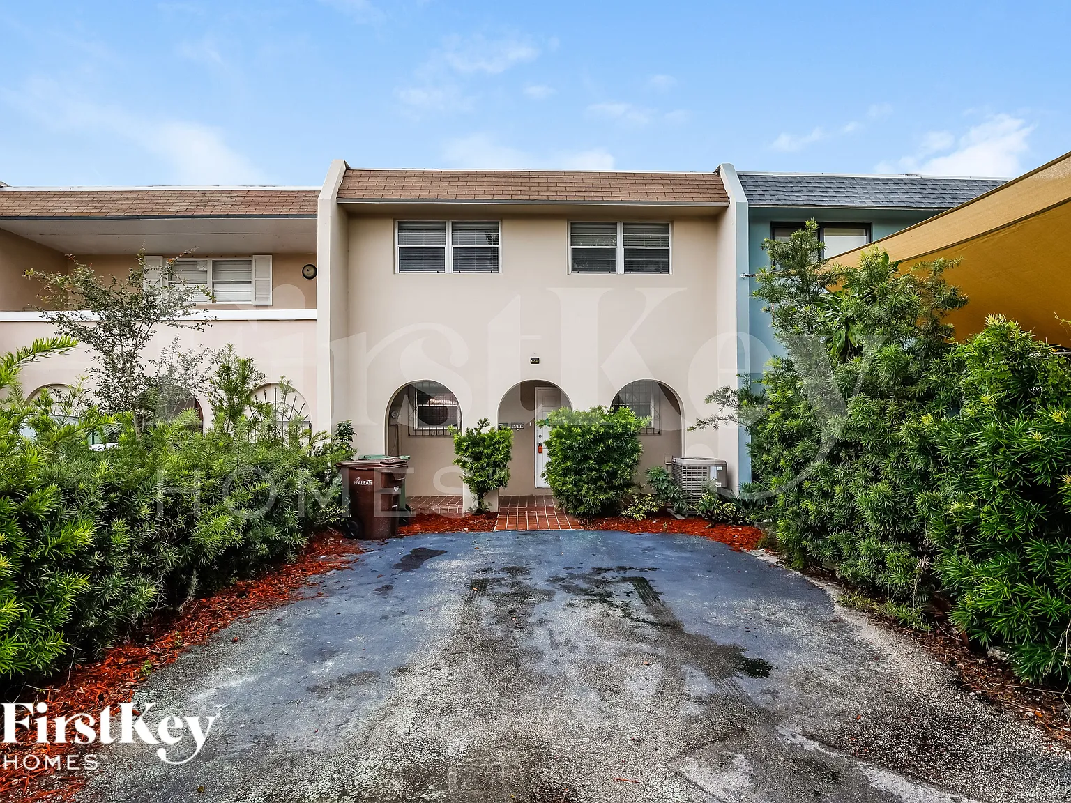 3 bed, 2.0 bath, 1606 sqft, $3,135 — Photo 1