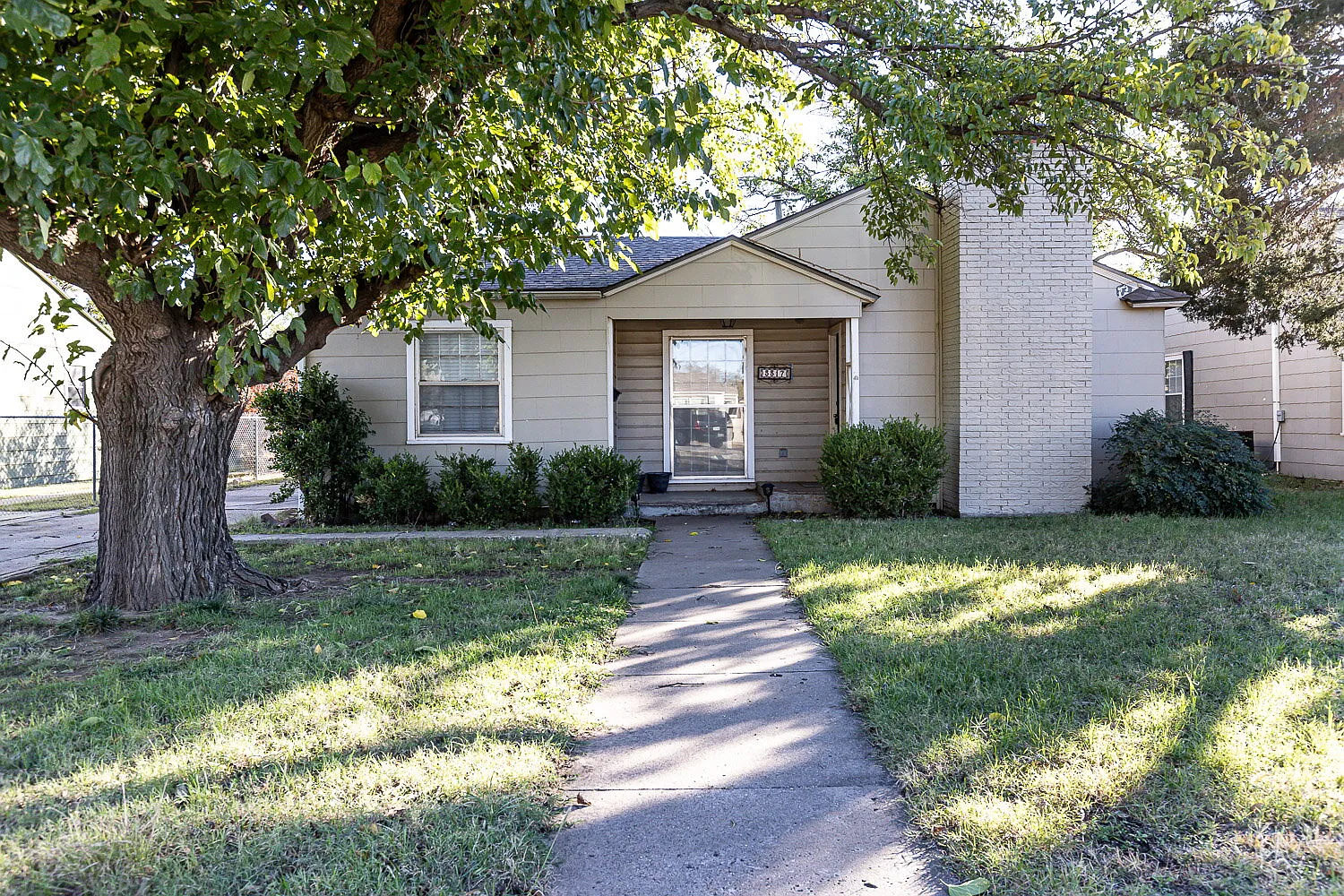 3 bed, 2.0 bath, 1300 sqft, $1,295 — Photo 1