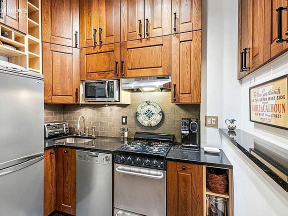 4th image of 747 W End Ave #1B