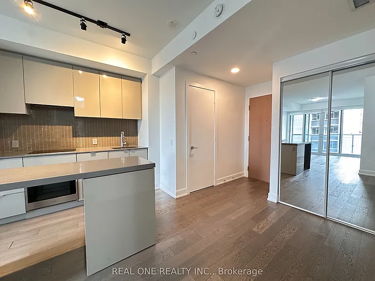 7 Grenville St #1606 — Photo 3
