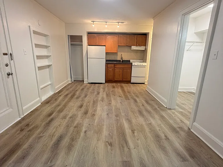 195 Thomas Burgin Pkwy #212 — Photo 4