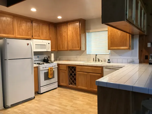 580 Arrowhead Villa Rd, Lake Arrowhead, CA 92352