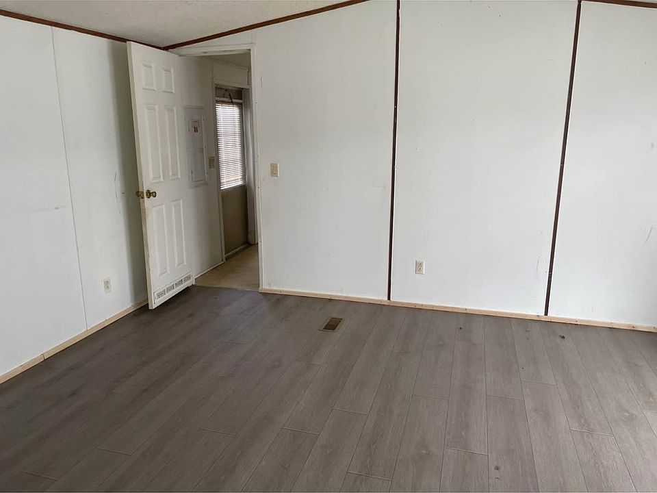 1st image of 212 Saylock Ln