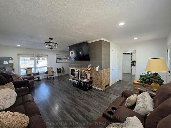 3rd image of 2202 Pioneer Blvd
