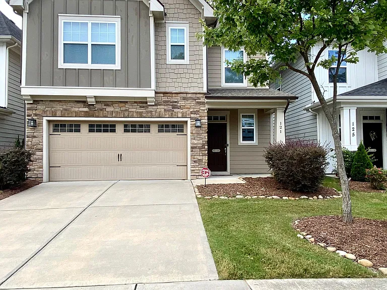 121 Concordia Woods Dr — Photo 1
