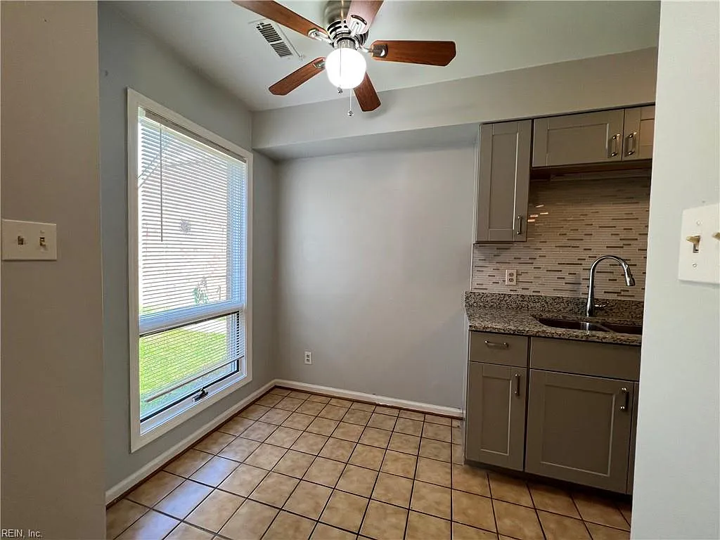 Oak Moss Ct #4025 (S.W) - 1 — Photo 3