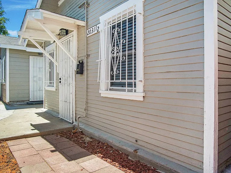Lemon Avenue Triplex — Photo 12