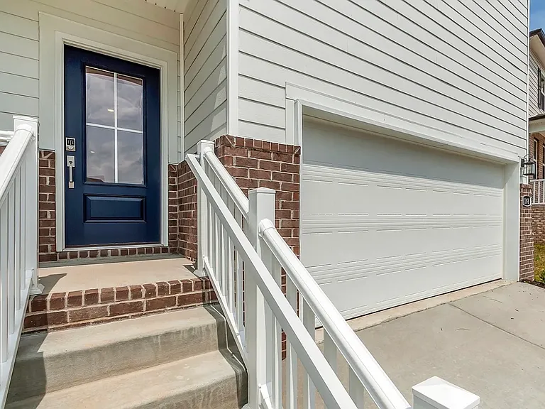 168 E Millbrook Dr — Photo 3