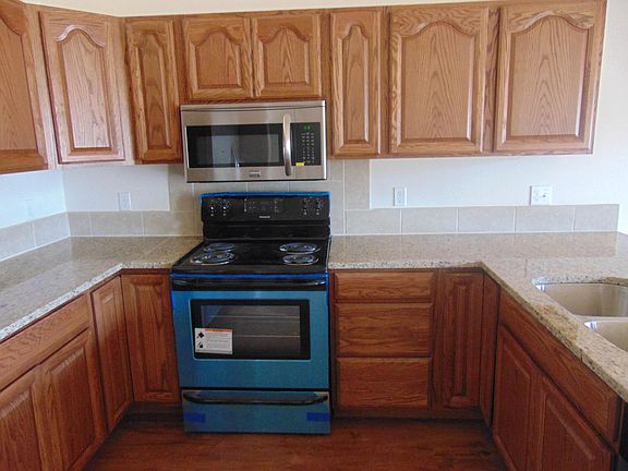 5th image of 623 Zuni St