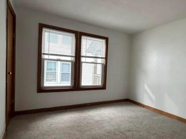 15 Wakefield Ct Unit 2, New Britain, CT 06053