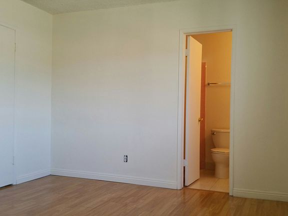 5th image of 826 E Harvard St APT C