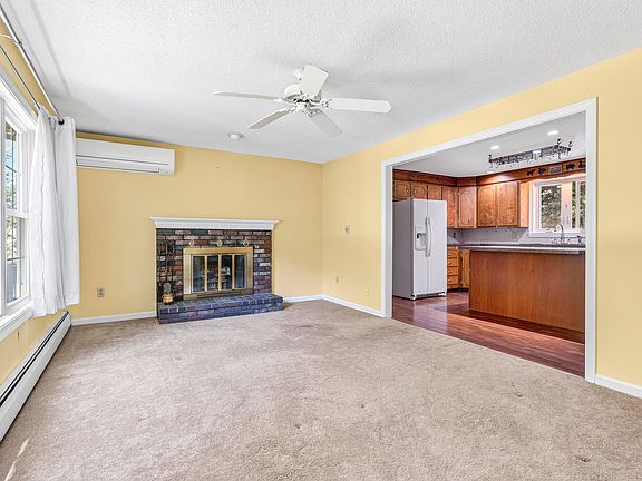 3rd image of 2 Sweet Fern Road