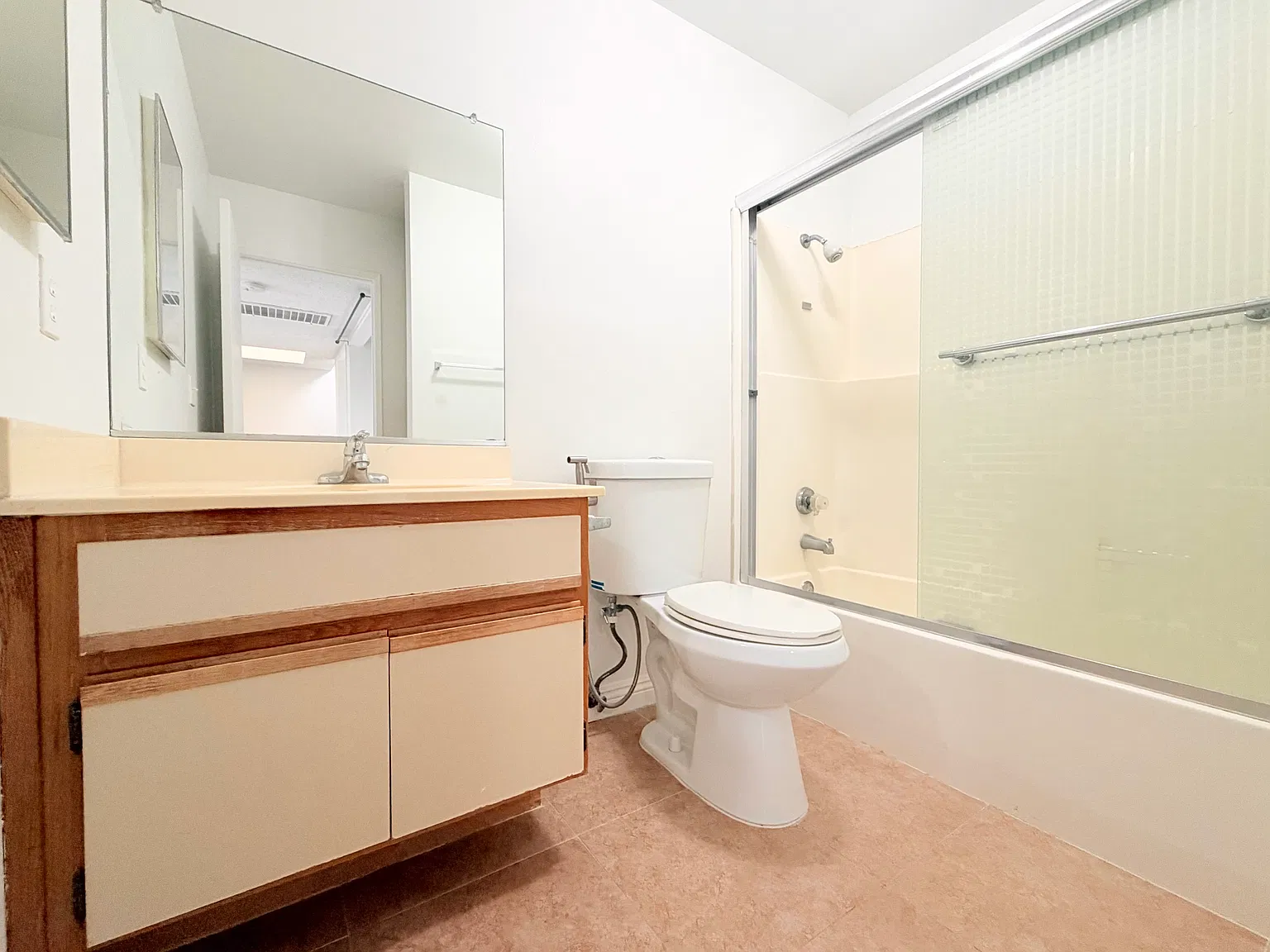 3 bed, 2.5 bath, 1200 sqft, $2,850 — Photo 3