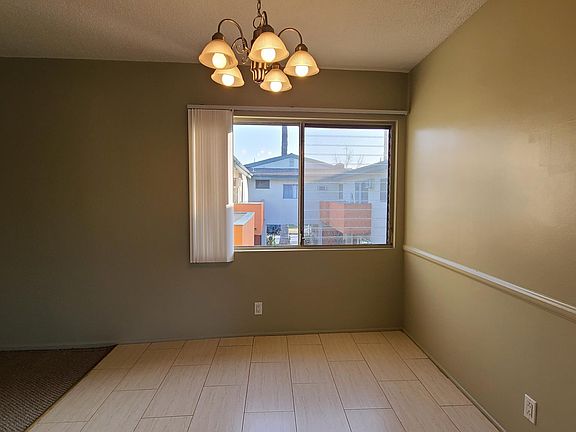 5th image of 1302 Lyndon St #11