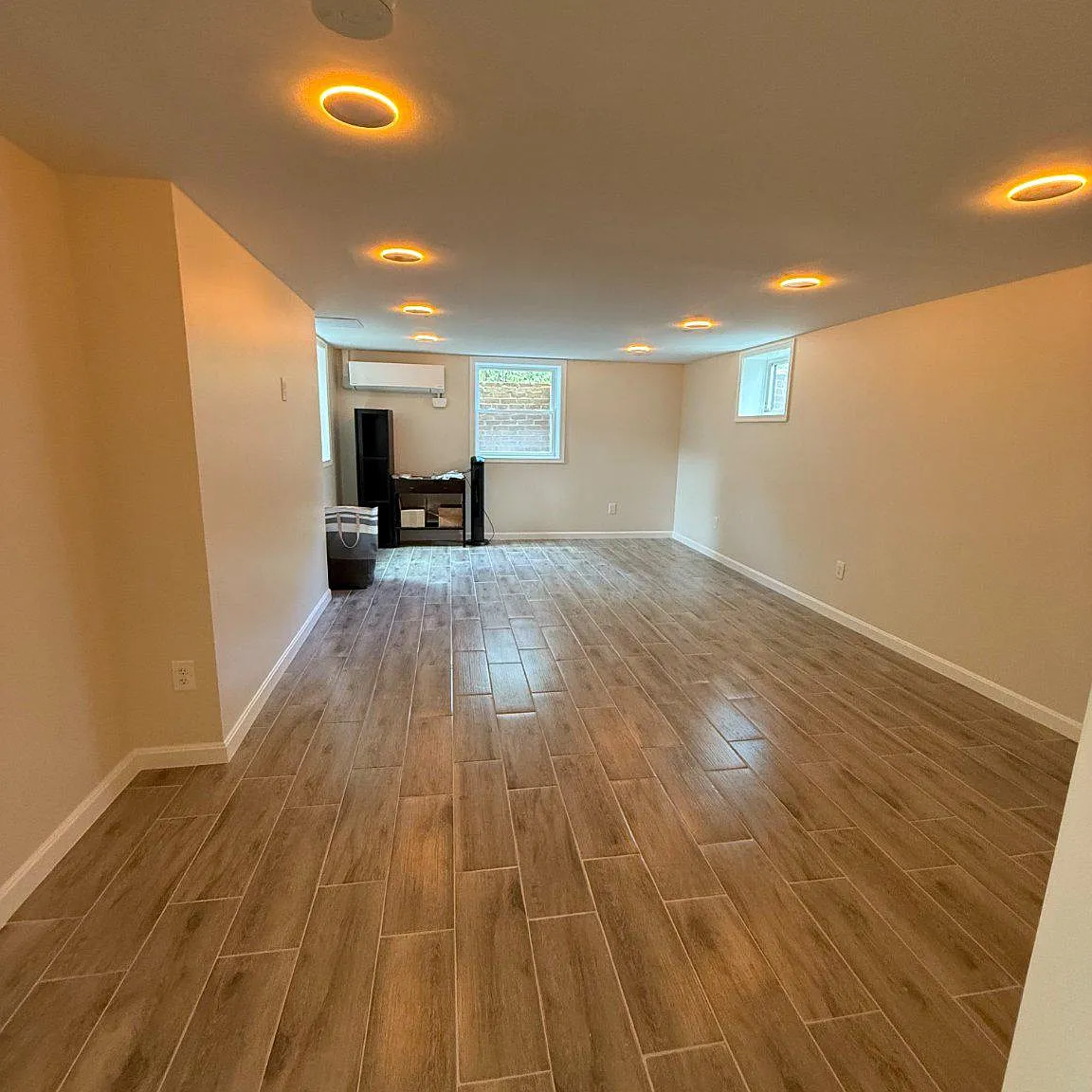 2 bed, 1.0 bath, 4026 sqft, $3,500 — Photo 2