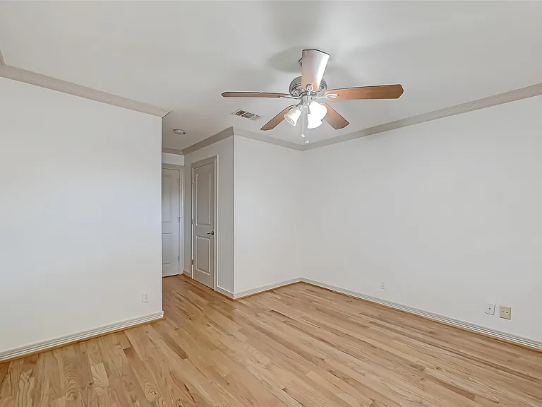 5611 Briarbend Dr — Photo 32