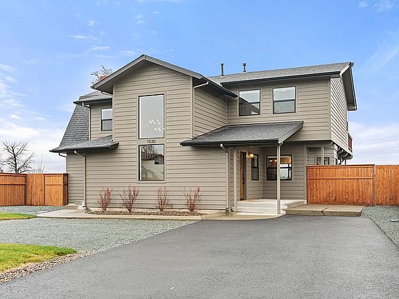3rd image of 1030 SW River Mist Ln