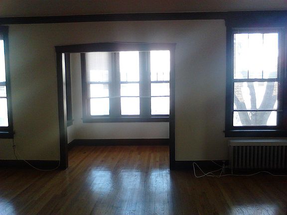 2nd image of 403 S Kenilworth Ave APT 1