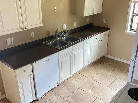 2nd image of 2208 Peach Ave #2