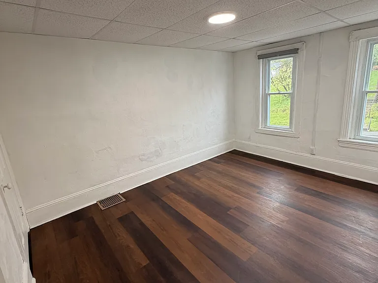 Oak Ave — Photo 11