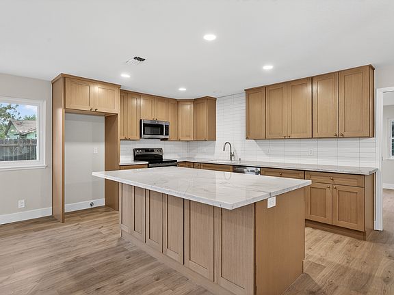 4th image of 6401 Carmelwood Dr