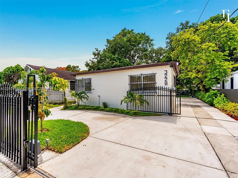 3228 NW 11th Ave — Photo 3