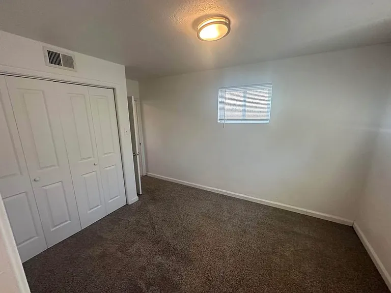 908 Ensign St #B — Photo 5