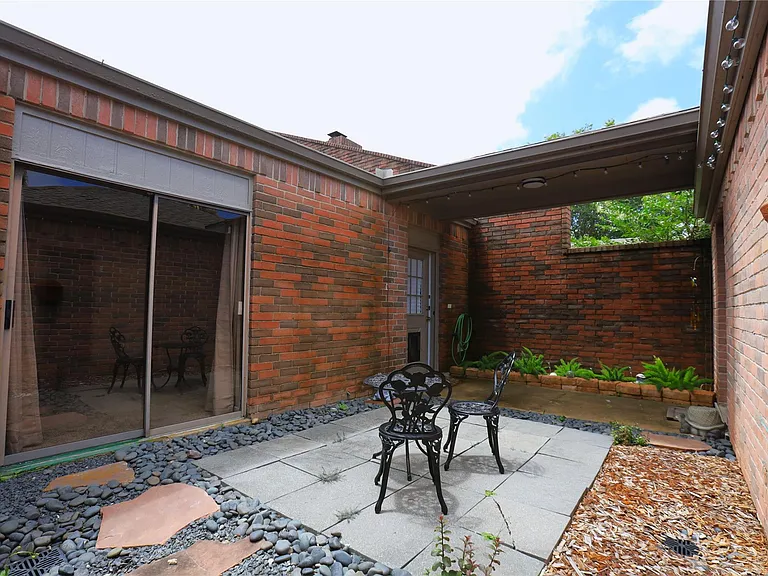 107 Manor Pl — Photo 17