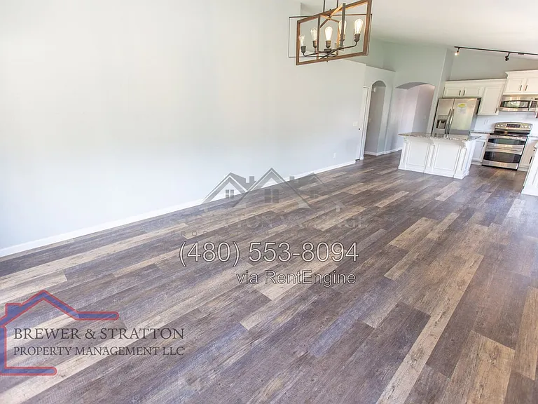 689 W Constitution Dr — Photo 20